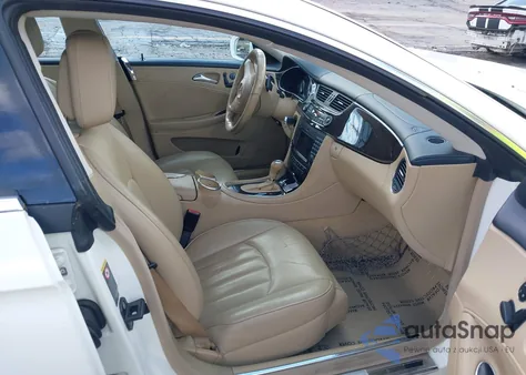 2011 Mercedes-Benz Cls 550 z USA, uszkodzony, nr VIN WDDDJ7CB8BA171036